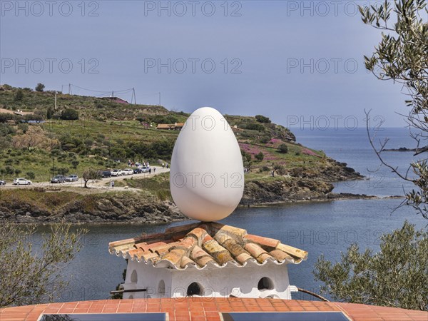 Salvador Dali sculpture of an egg on top of a dovecote