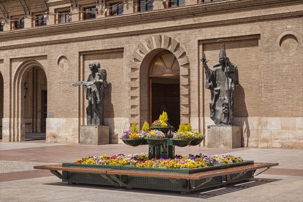 Town Hall entrance with the statues Angel of the City