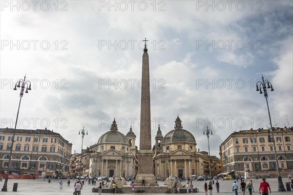 Piazza del Popolo with the churches of Santa Maria Montesanto and Santa Maria del Miracoli