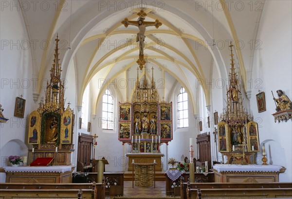 Presbytery with altar in the Church of Rabenden