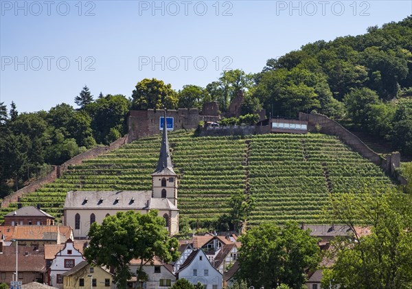 Saint Pancras's church and Clingenburg ruins