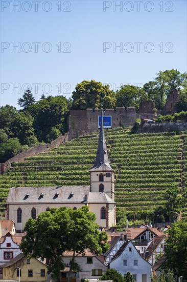 Saint Pancras's church and Clingenburg ruins