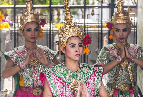 Traditional Thai dancers