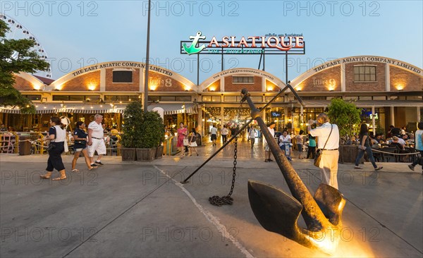 Asiatique riverfront Mae Nam Chao Phraya