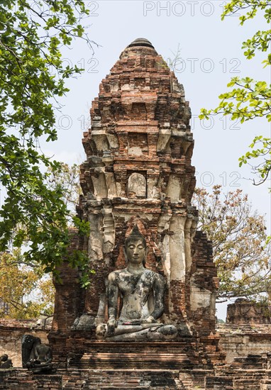 Temple with stupa and large Buddha