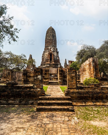 Temple with stupa Wat Mahathat