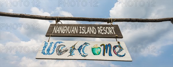 Welcome sign on the island of Koh Nang Yuan