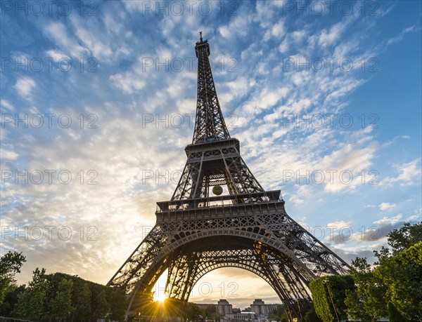 Sunset behind Eiffel Tower