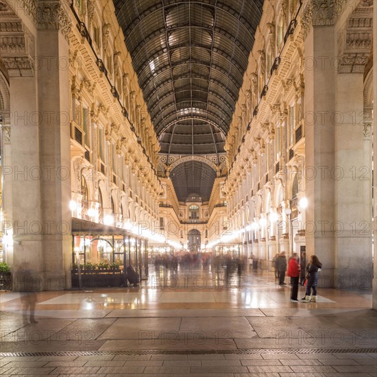 Galleria Vittorio Emanuele II at night