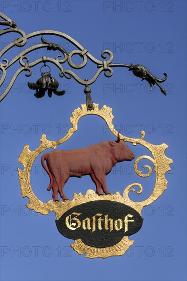 Hanging sign of the restaurant "Roter Ochse"