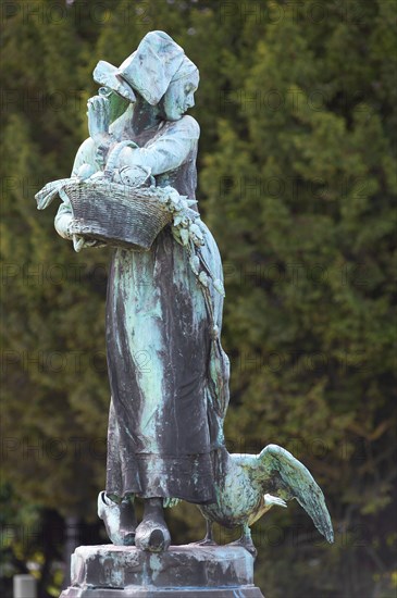 Sculpture of Mother Goose