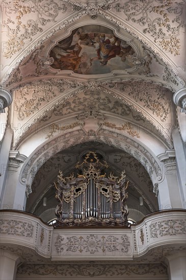 Loft with organ