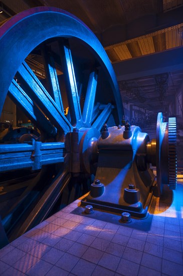 Drive wheel of a two-cylinder steam engine built in 1907