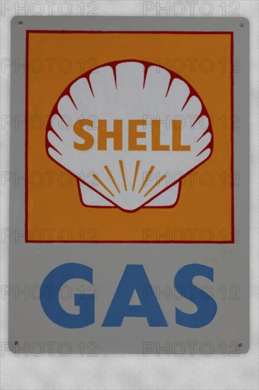 Old Shell sign on wall