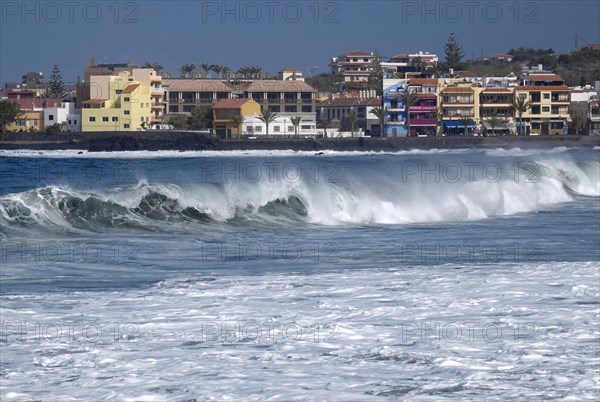 Churning sea at La Playa