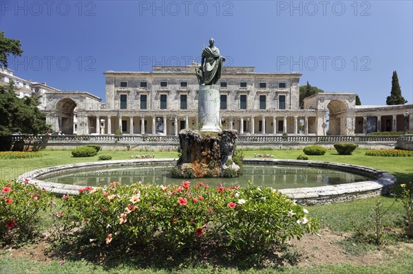 Memorial to Sir Thomas Maitland in front of Asian Art Museum