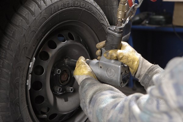 Changing car tires in the workshop