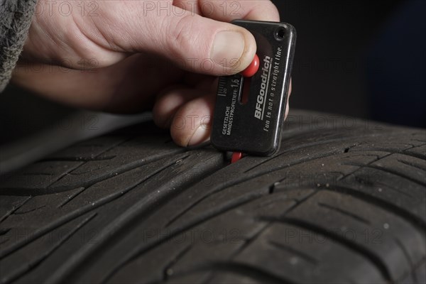 Measuring a car tire's tread depth