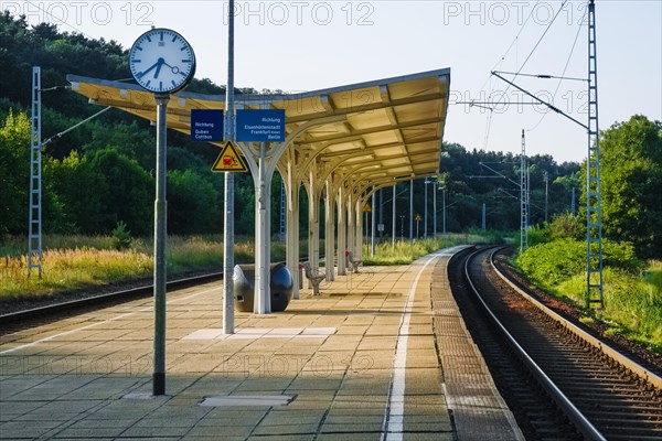 Platform shelter at Neuzelle station