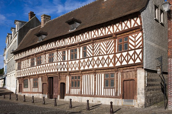 Tudor style house Maison Henri IV in Saint-Valery-en-Caux