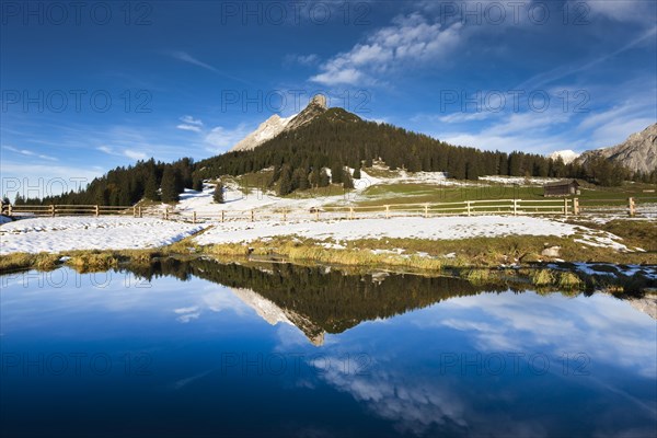 Walderkamp peak and Hundskopf reflected in a small lake