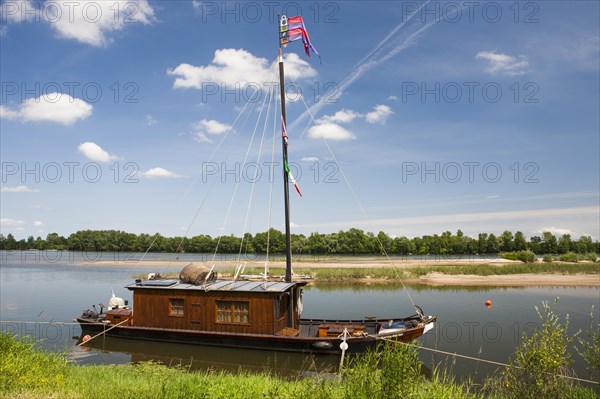 Traditional wooden boat on the Loire