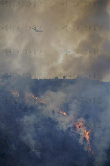 Fire extinction with firefighting aircraft Dash 8 Q400 MR