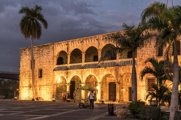 Alcazar de Colon at night