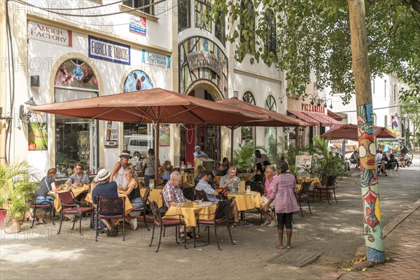 Sidewalk cafe Green Bar in the Zona Colonial old town