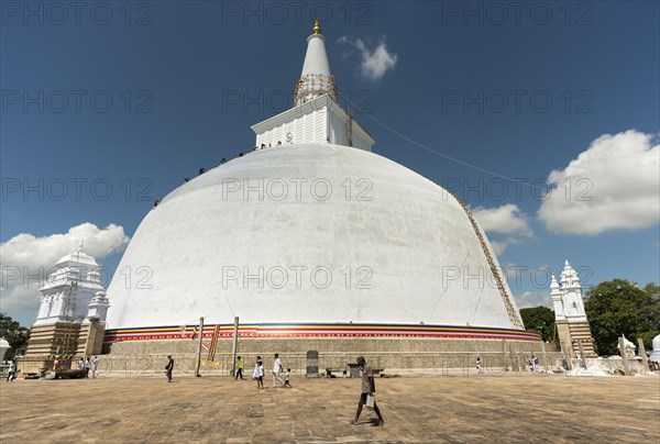 Ruwanwelisaya or Ruwanweli Maha Seya Stupa