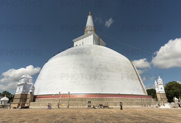 Ruwanwelisaya or Ruwanweli Maha Seya Stupa