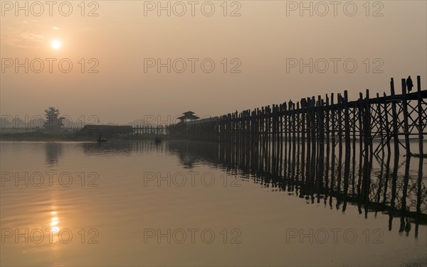 Sunrise over the U Bein Bridge crossing the Taungthaman Lake