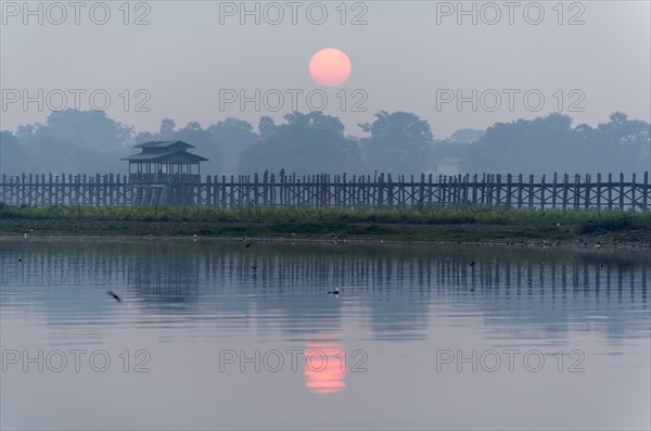 Sunrise over the U Bein Bridge crossing the Taungthaman Lake