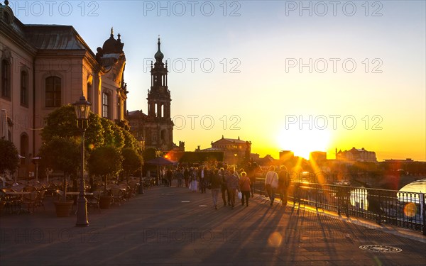 Sunset at the Bruhl's Terrace by the river Elbe with Sekundogenitur