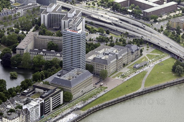 Mannesmann tower by the Rhine