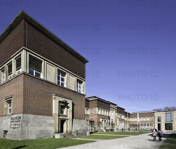 Ehrenhof complex with Kunst-Palast museum and NRW-Forum Kultur und Wirtschaft