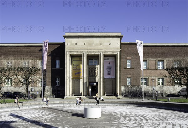 Ehrenhof complex with Kunst-Palast museum and NRW-Forum Kultur und Wirtschaft