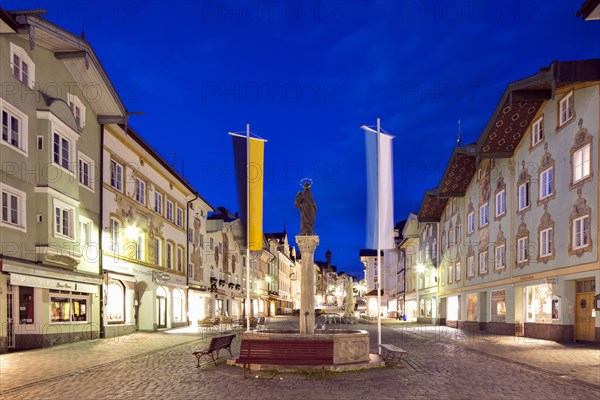 Residential and commercial buildings with Marienbrunnen at dusk