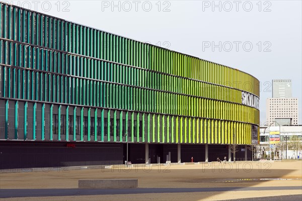 Skyline Plaza shopping center in the Europa-Viertel quarter