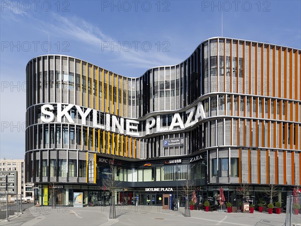 Skyline Plaza shopping center in the Europa-Viertel quarter