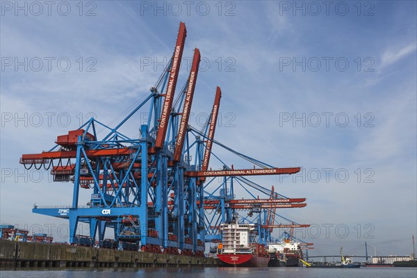 Loading operations in Container Terminal Altenwerder