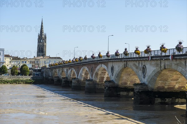 Arch bridge over the Dordogne river