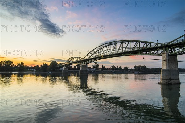 Maria Valeria bridge