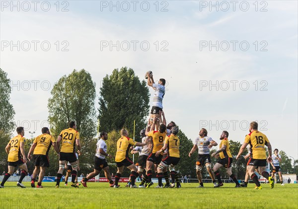 La Rochelle with ball