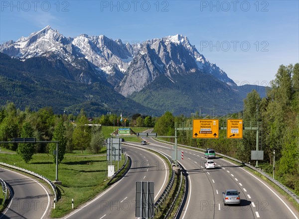 Federal road B2 at the tunnel exit of Farchant and the town entrance of Garmisch-Partenkirchen