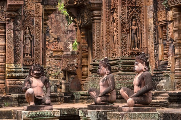 Guardian figures in front of Mandapa and southern Prasat