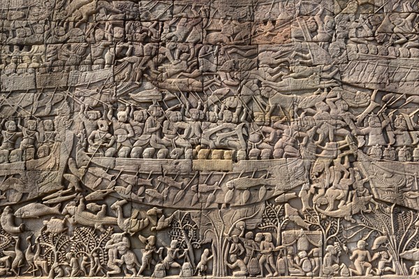 Bas-relief on the east wing of the South Gallery