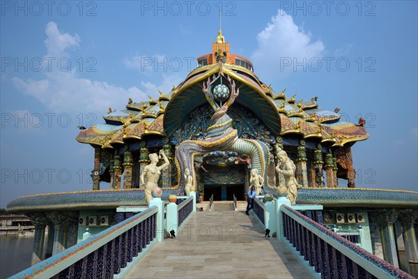 Statues at the western entrance of the Elephant Temple Thep Wittayakhom Vihara