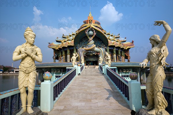 Statues at the western entrance of the Elephant Temple Thep Wittayakhom Vihara