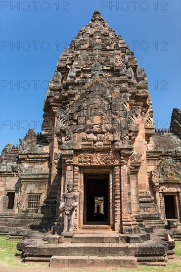 Guardian of sandstone at the south entrance of the Prang